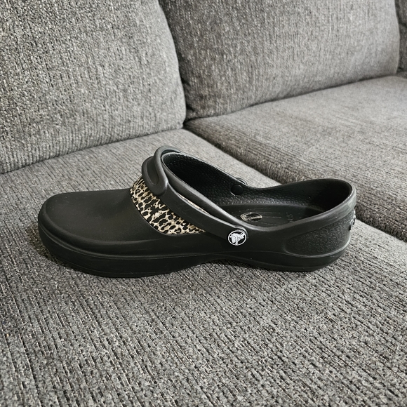 Crocs W/ Animal Print Strip - Picture 11 of 15